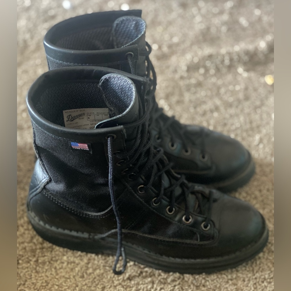 Danner boots 21210 Women’s size 8 US Acadia 8” Black